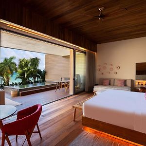 Suite "Poel" met een King Size Bed en Uitzicht op de Oceaan